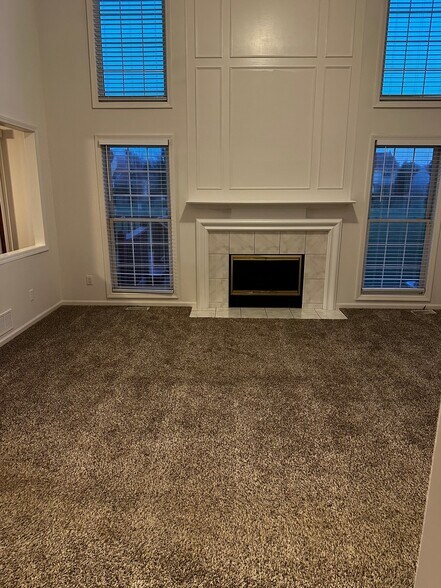 Building Photo - 45071 Lothrop Ct