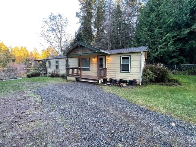 Building Photo - Lakebay 3 Bedroom Available Now, Fenced Yard & More! $500 Move in Bonus!