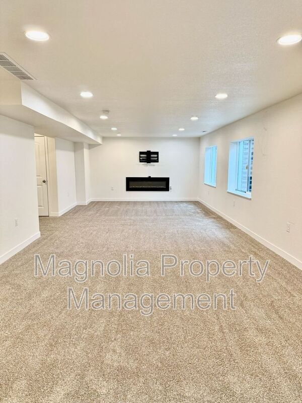 Building Photo - 3333 Bright Moon Dr