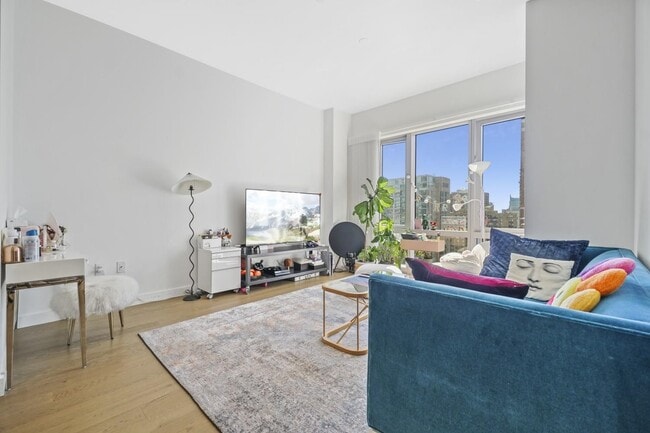 Building Photo - 75 Park Ln S