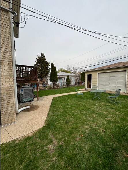 Building Photo - 4447 N Melvina Ave