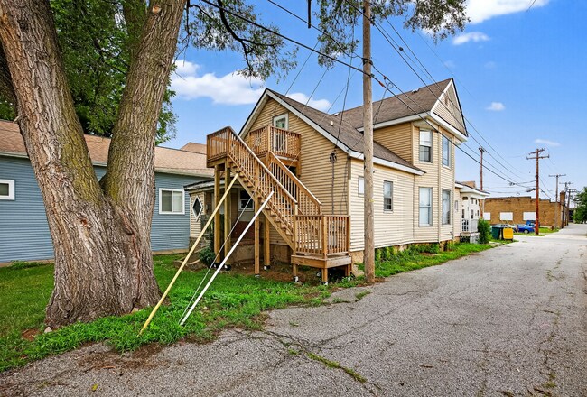 Building Photo - 313 W 3rd St