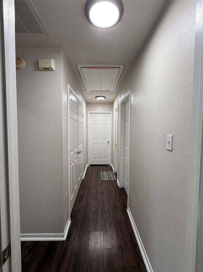 Building Photo - 11807 McKinney Falls Ct