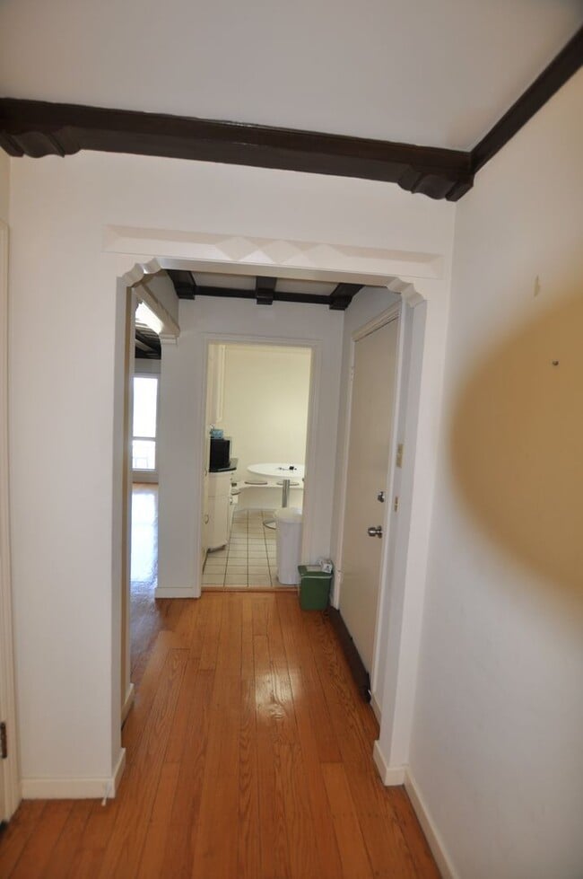 Building Photo - 1026 Kirkham St