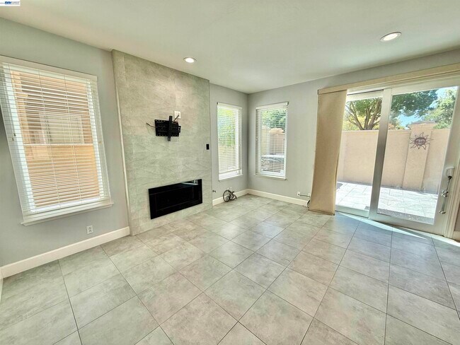 Building Photo - 4238 Diavila Ave