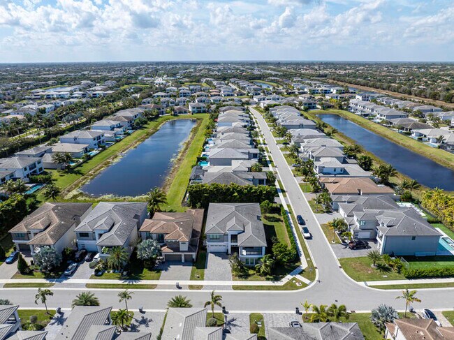 Building Photo - 17081 Five Waters Ave