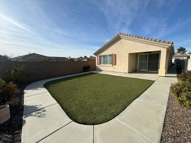 Building Photo - spacious 2 bedroom 2 bath home with office in Del Webb