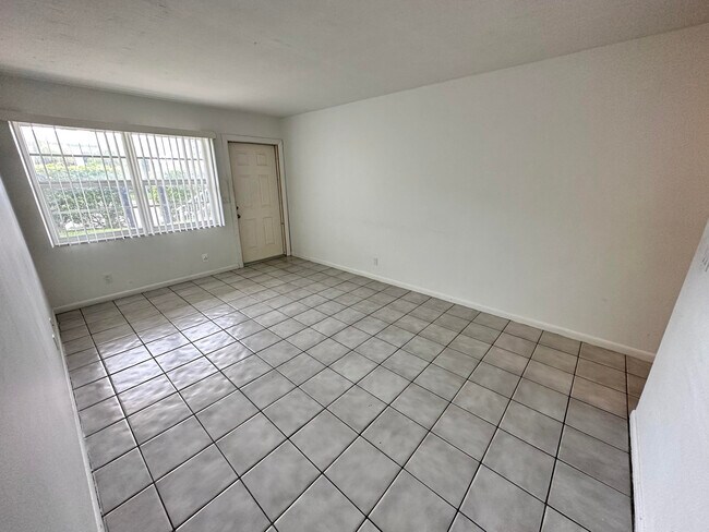 Building Photo - 301 W Ocean Ave