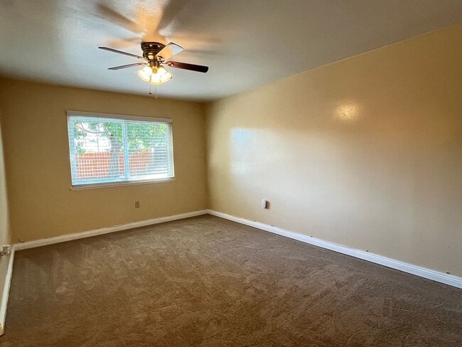 Building Photo - 3-bedroom 2-bathroom House for Rent in Riverside