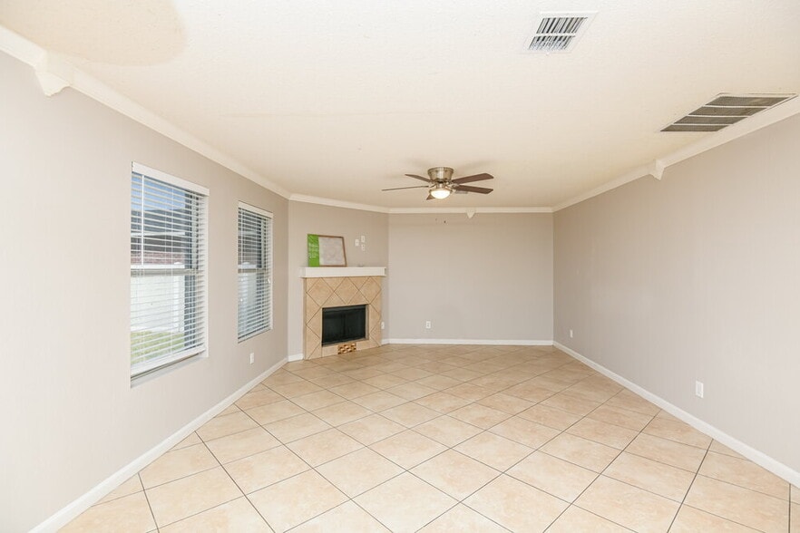 Building Photo - 3115 Teodoro Dr