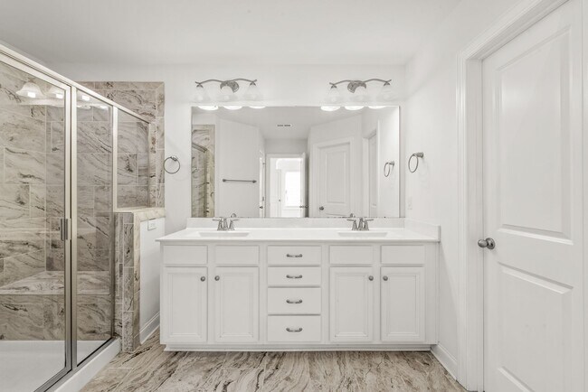 Building Photo - Beautiful Home in Prime Ballantyne Location