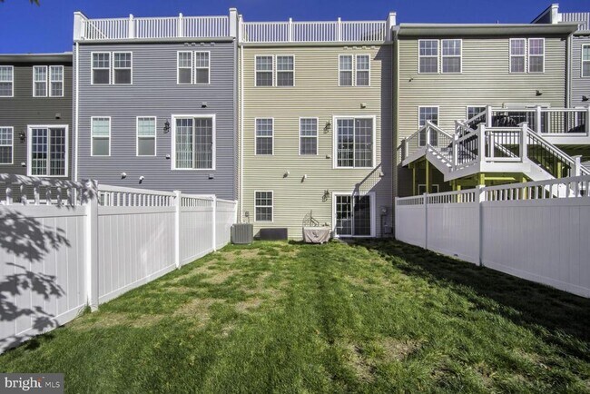 Building Photo - 10864 Foxtrot Cir