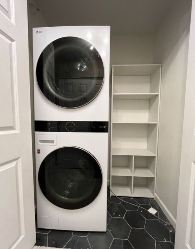 Building Photo - Stylish North Loop Living for $3,499/month...