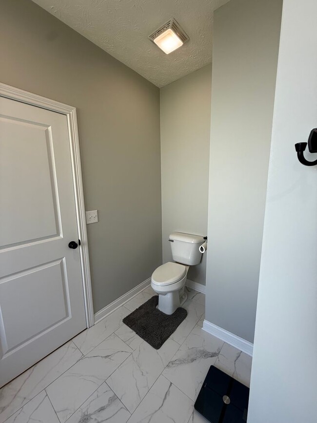 Building Photo - 128 Aiden Ln