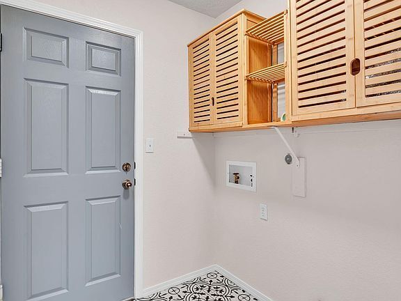 Building Photo - Single-level living at its finest! This co...