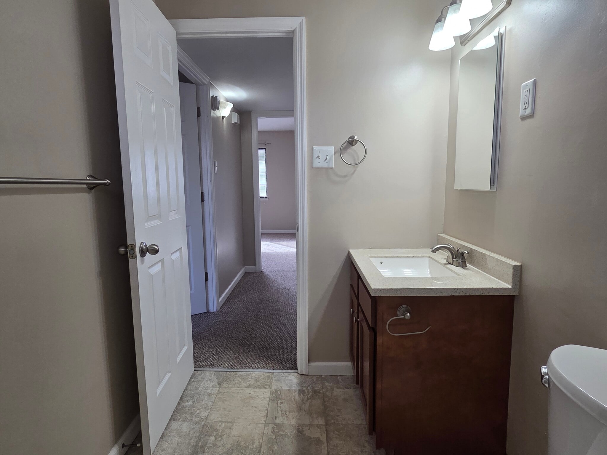 Building Photo - 5526 Humbert Rd