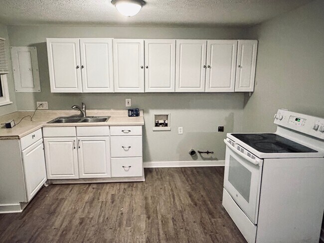 Building Photo - 1609 Marvin Dr