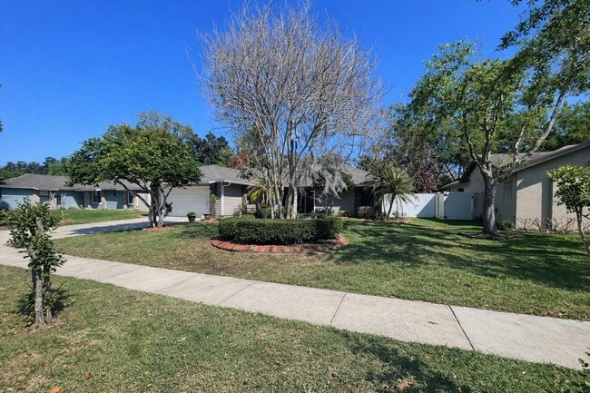 Building Photo - 9313 Palm Tree Dr