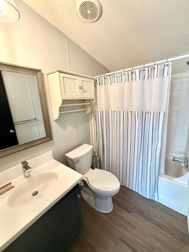 Building Photo - Fully Fenced Gorgeous Acre Property