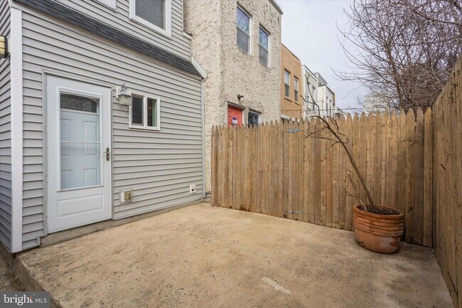 Building Photo - 1229 S 24th St
