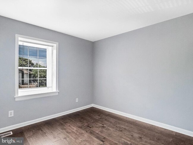 Building Photo - FREDERICKSBURG - NEAR DOWNTOWN AND SPOTSYLVANIA MALL!