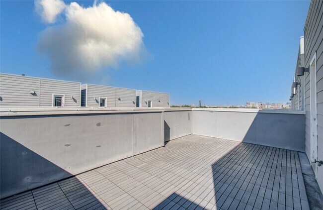 Building Photo - 2116 Naomi St