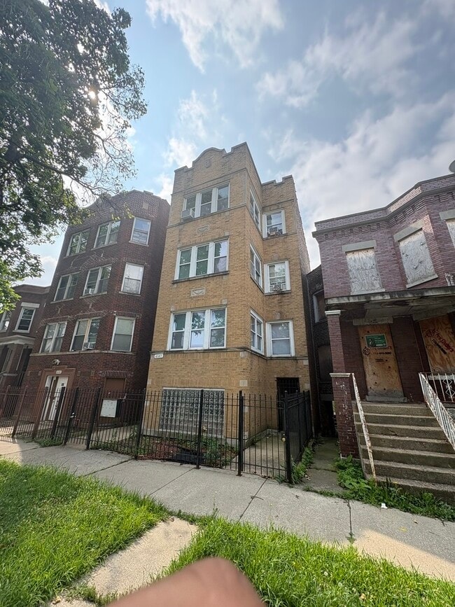 Building Photo - 4147 W Arthington St