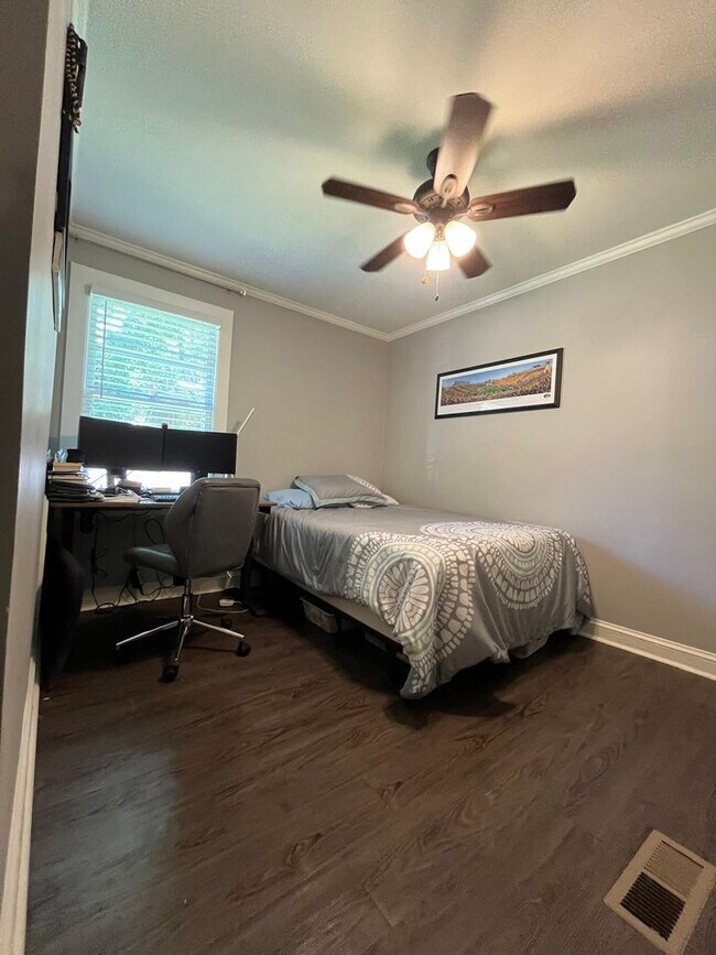 Building Photo - Charming 3BR/2BA Home Near Downtown Athens & Five Points