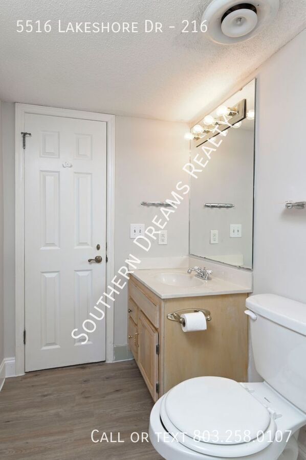 Building Photo - 5516 Lakeshore Dr