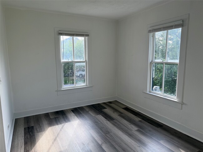 Building Photo - 2303 Victory Ave