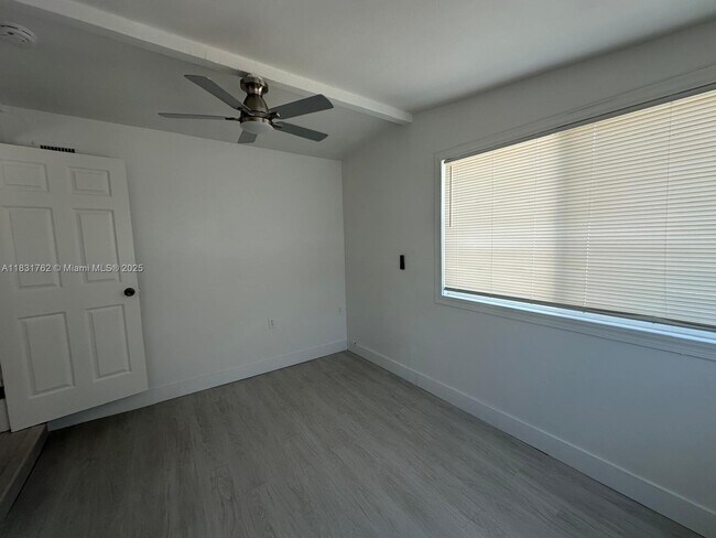 Building Photo - 1754 NE 48th Ct