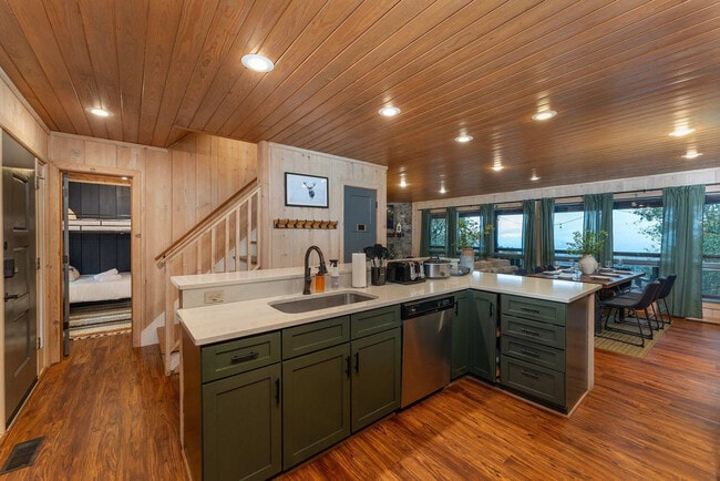 Building Photo - 401 Lookout Dr