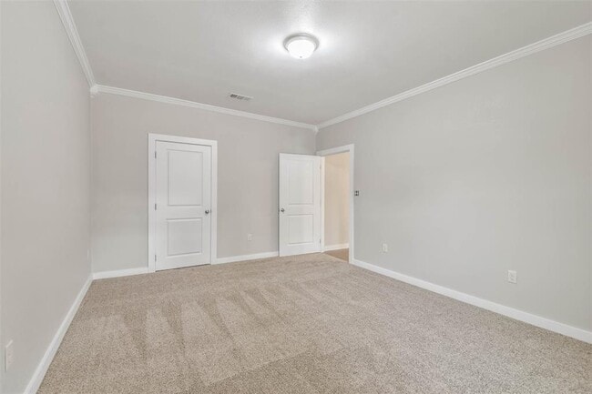 Building Photo - 329 E Washington Ave