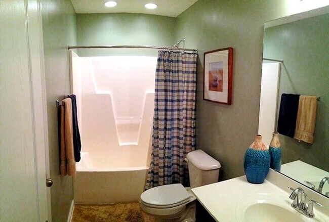 Building Photo - This beautiful home in New Bern