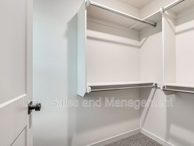 Building Photo - 612 W 2nd St