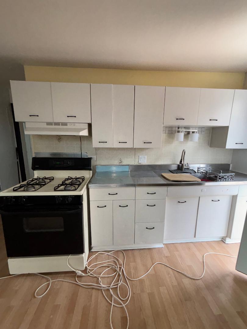 Building Photo - 520 Lawrence Ave