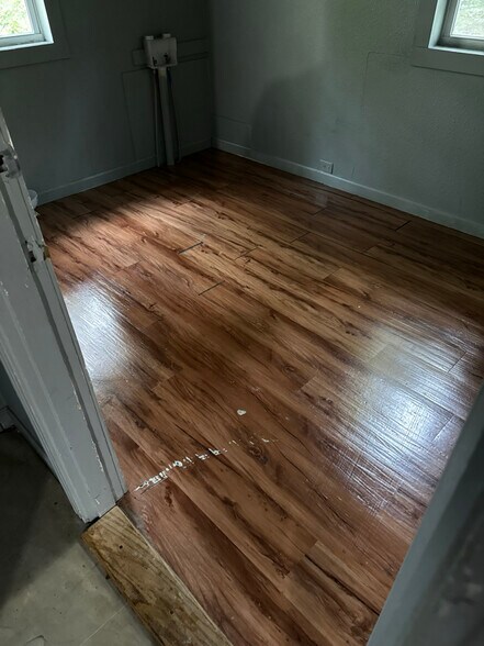 Building Photo - 1346 Summers St