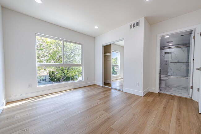 Building Photo - 2055 S Garth Ave