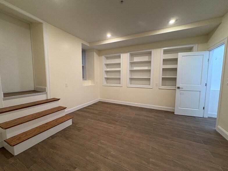 Building Photo - 1614 Beacon St