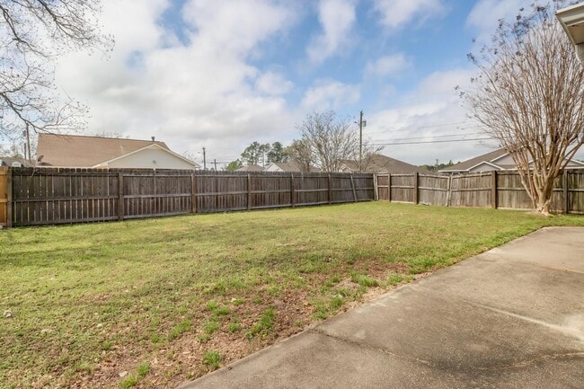 Building Photo - 8709 Palmetto Dr