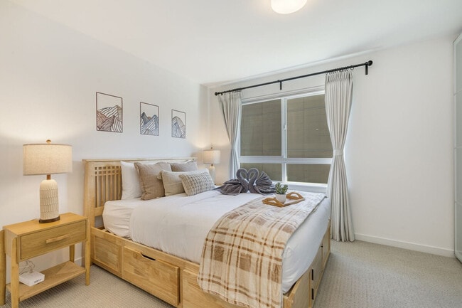 Building Photo - 722 3rd Ave N