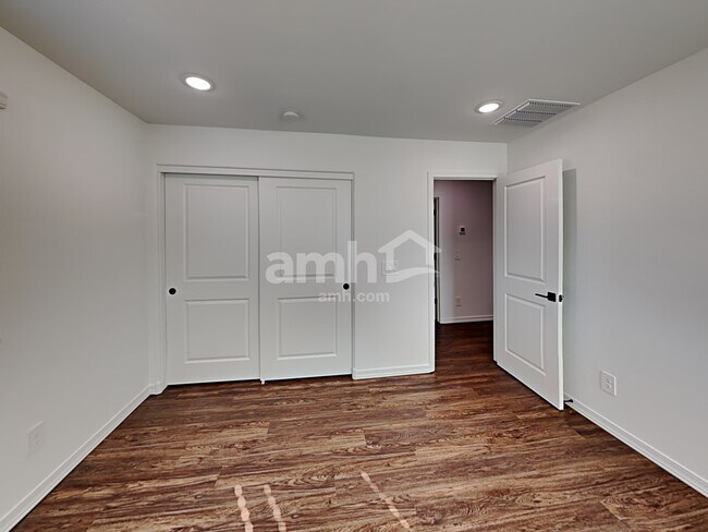 Building Photo - 779 S 150th Dr