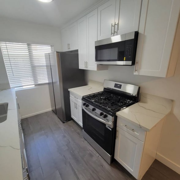 Building Photo - 3956 Stevely Ave