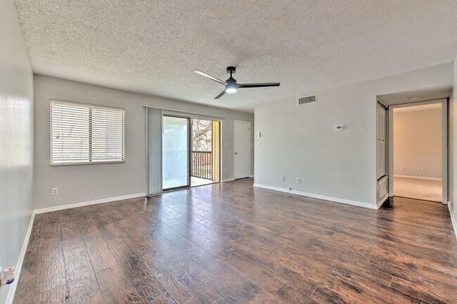 Building Photo - Nice and spacious condo on the 3rd with washer and dryer, near USF and I-75