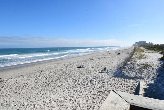 Building Photo - 657 Clearwater Ave