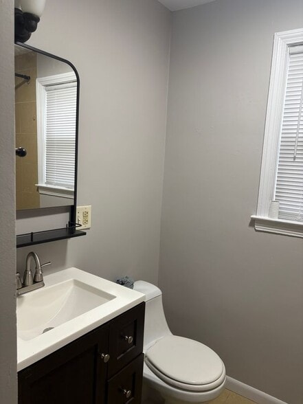 Building Photo - 4957 Hull St