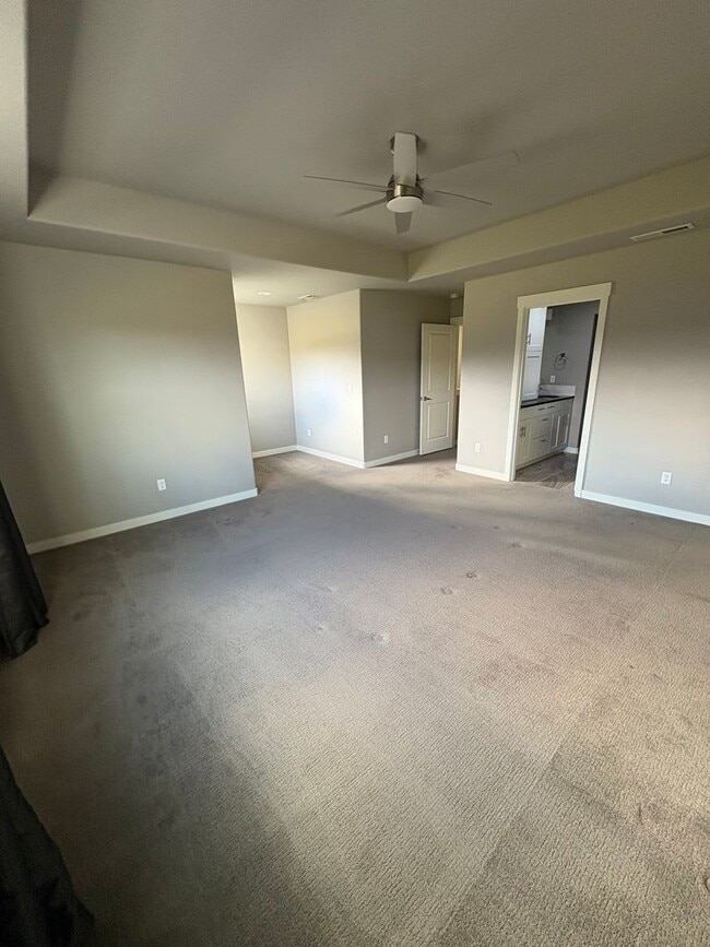 Building Photo - Newer 3 Bedroom / 2.5 Bathroom + Loft in the Ochoco Pointe Community