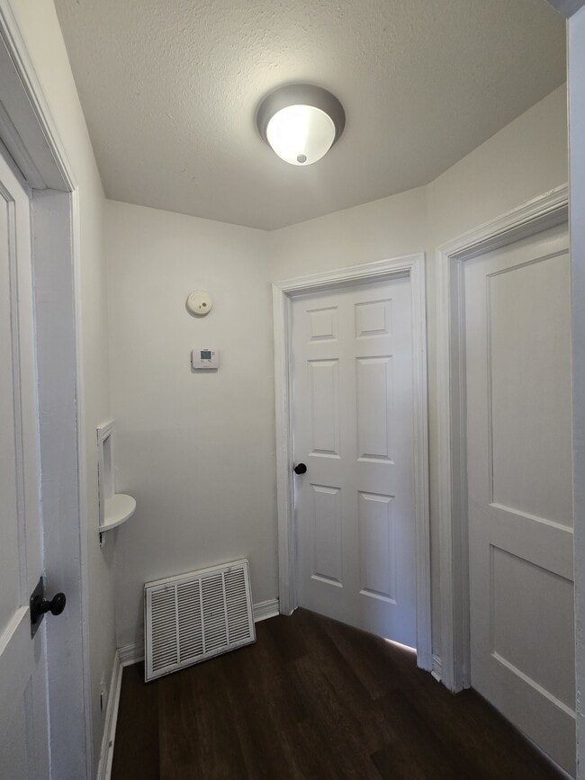 Building Photo - 511 Funston