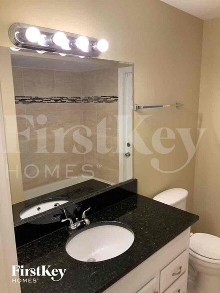 Building Photo - 233 SW 38th St