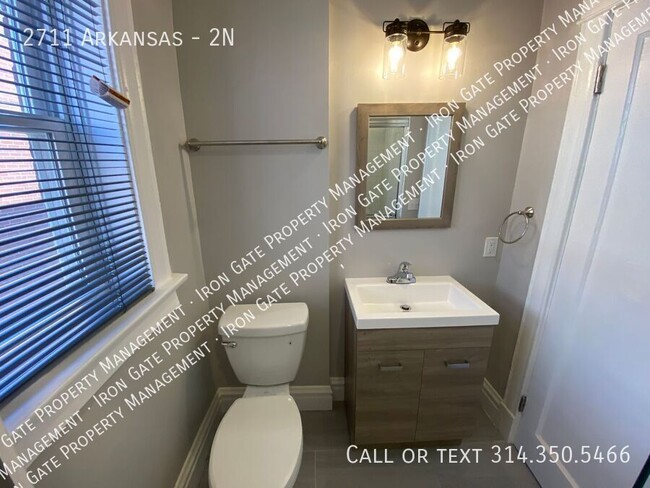 Building Photo - Tower Grove East charming one-bedroom apar...